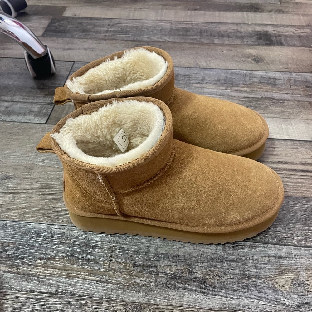 Chestnut ugg boots - Picture 3 of 5